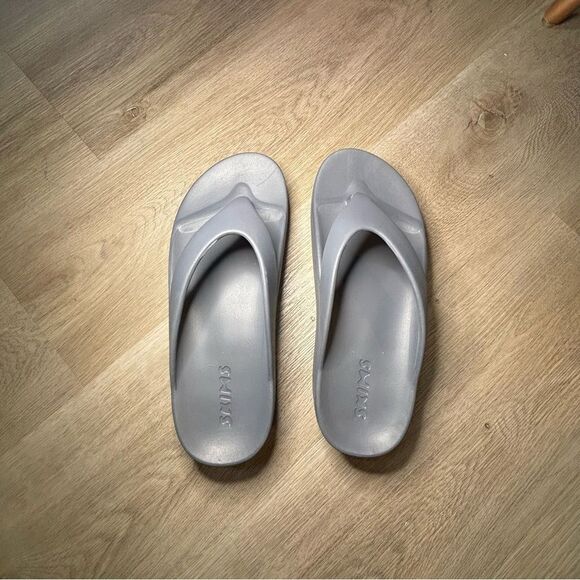 New Skims Molded Thong Sandals Flip Flops Platform - Picture 2 of 8